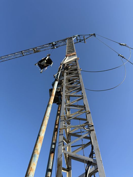 Grua automontante