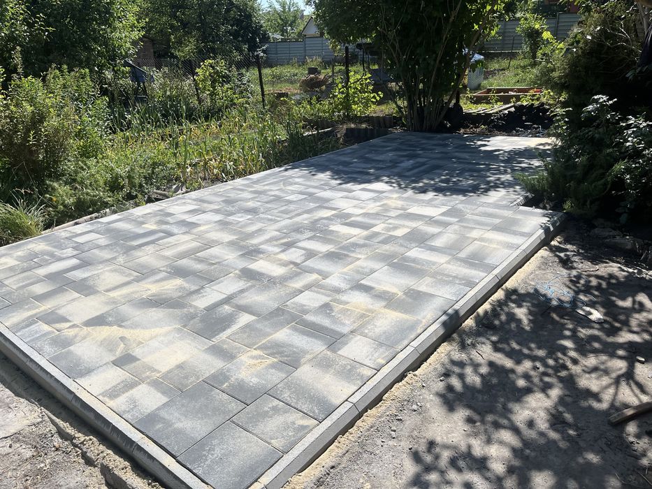 Вкладання бруківки та Та встановлюємо Поребрик