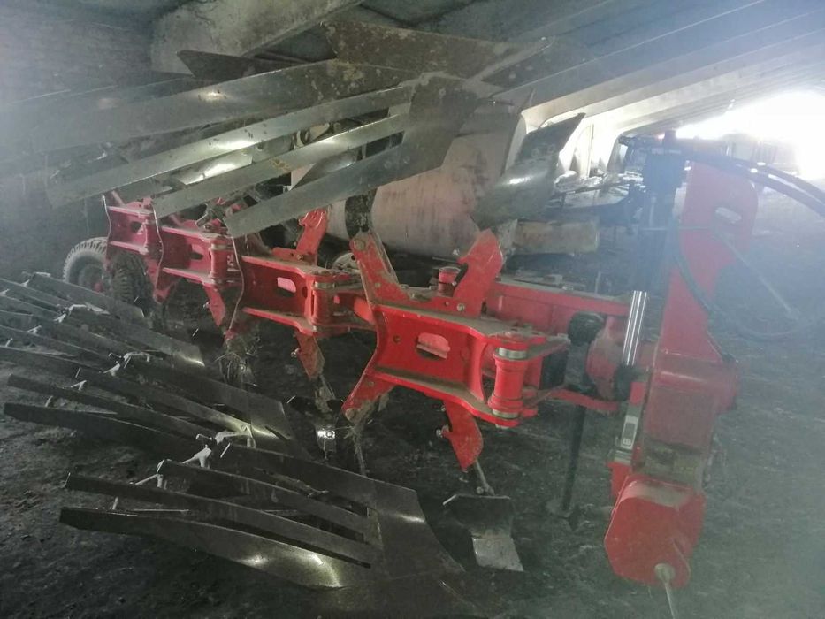 Плуг оборотний GREGOIRE BESSON Rover 40