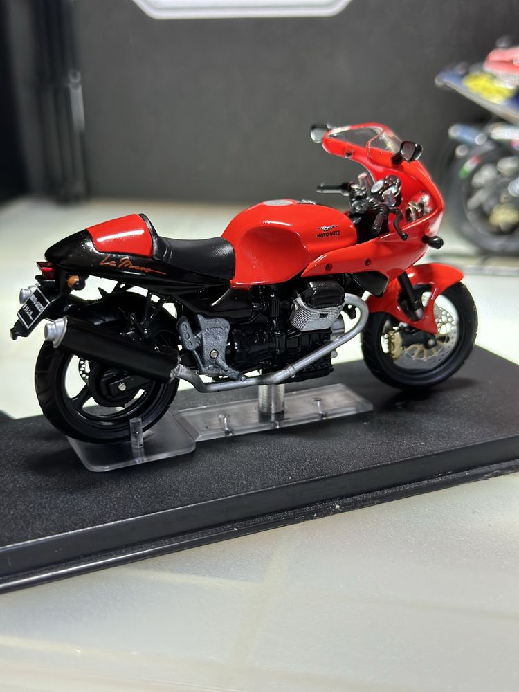 Miniatura Moto Guzzi V11 Le Mans na Escala 1/24 made by IXO