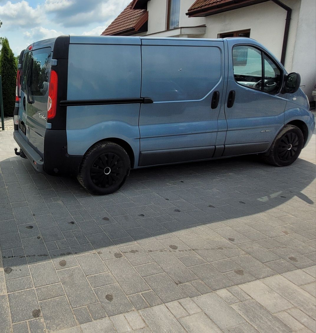 Renault Trafic L1H1 2.5 DCI 146 KM 2009 r 3 os.