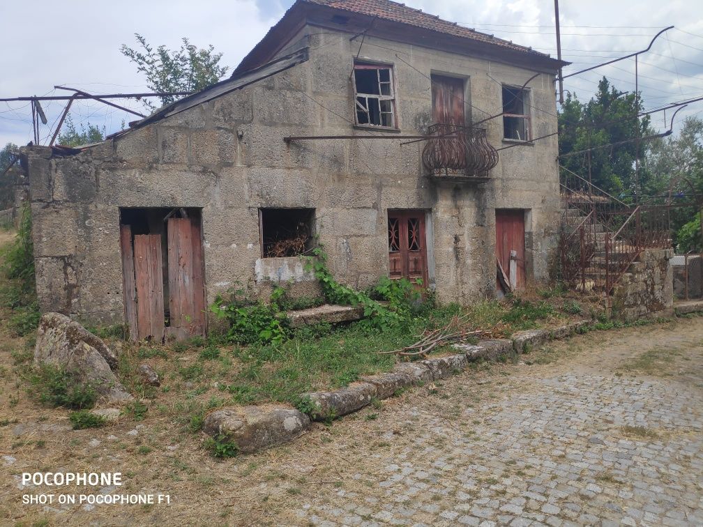 Quintinha com habitação para restauro com licença construção