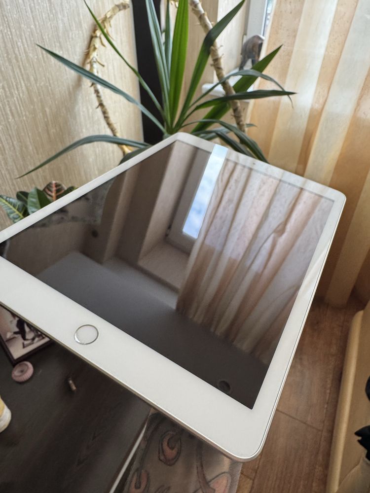 Ipad 8 2020 рік, 32 gb з коробкою
