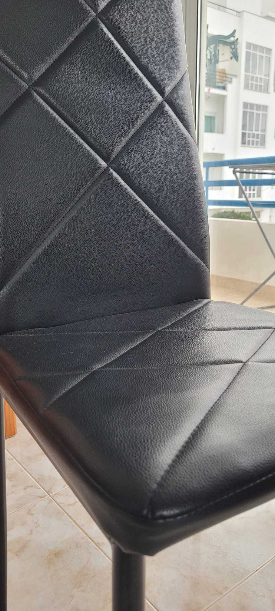 Cadeira Preta de Ferro