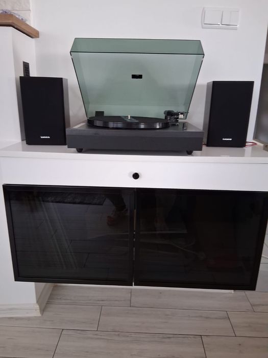 Gramofon Lenco wraz z szafką