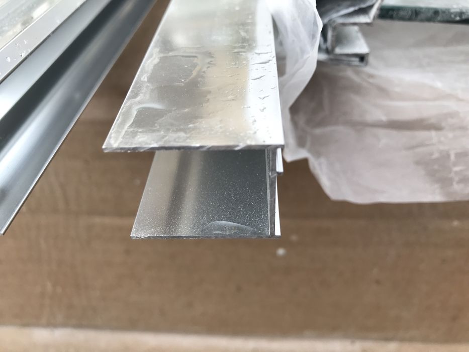 Profil przyścienny do kabiny Roca town