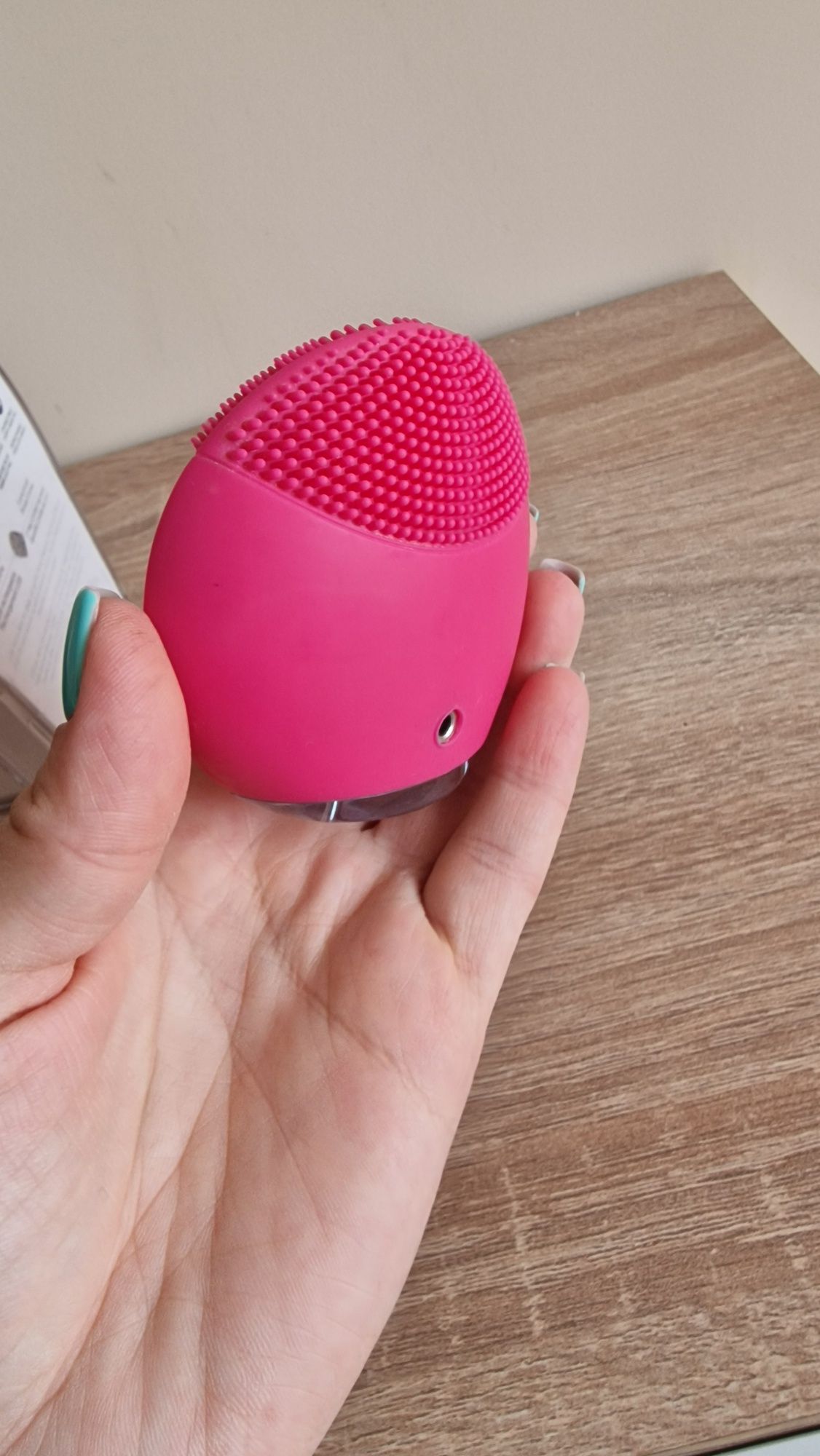 Szczotka do oczyszczania twarzy Foreo Luna mini