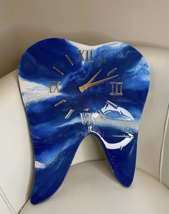 Годинник з епоксидної смоли