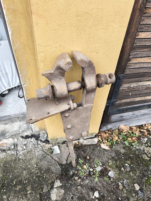 Stare imadło PRL. Duże kowalskie