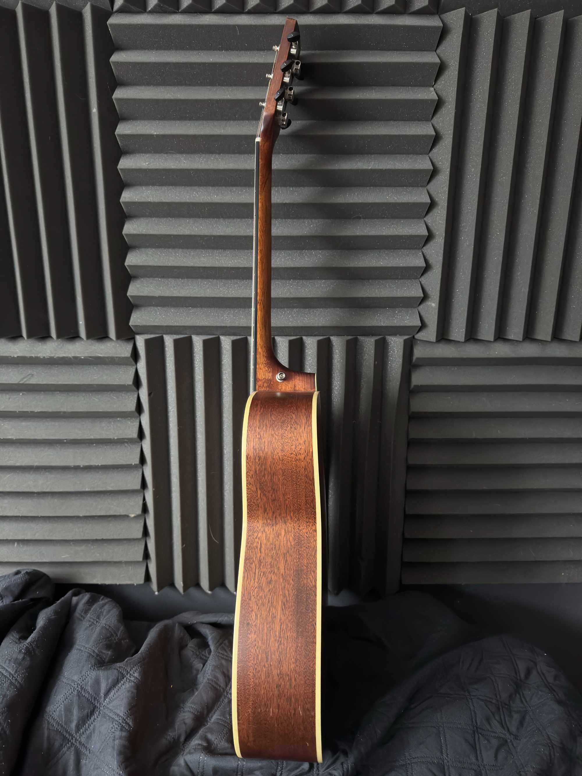 Gitara akustyczna Cort L100C lity top świerk siodełka kość