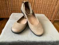Komfortowe baleriny Clarks Medora Nina - naturalny nubuk – rozm. 40