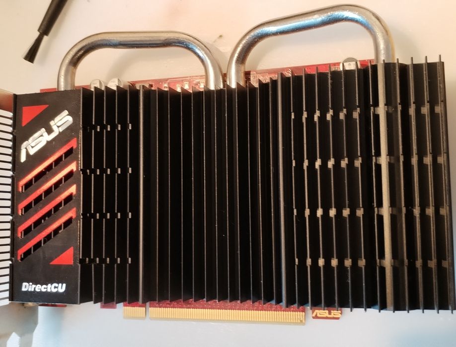 Não dá imagem-Asus HD6670 1GB DDR5 avariada