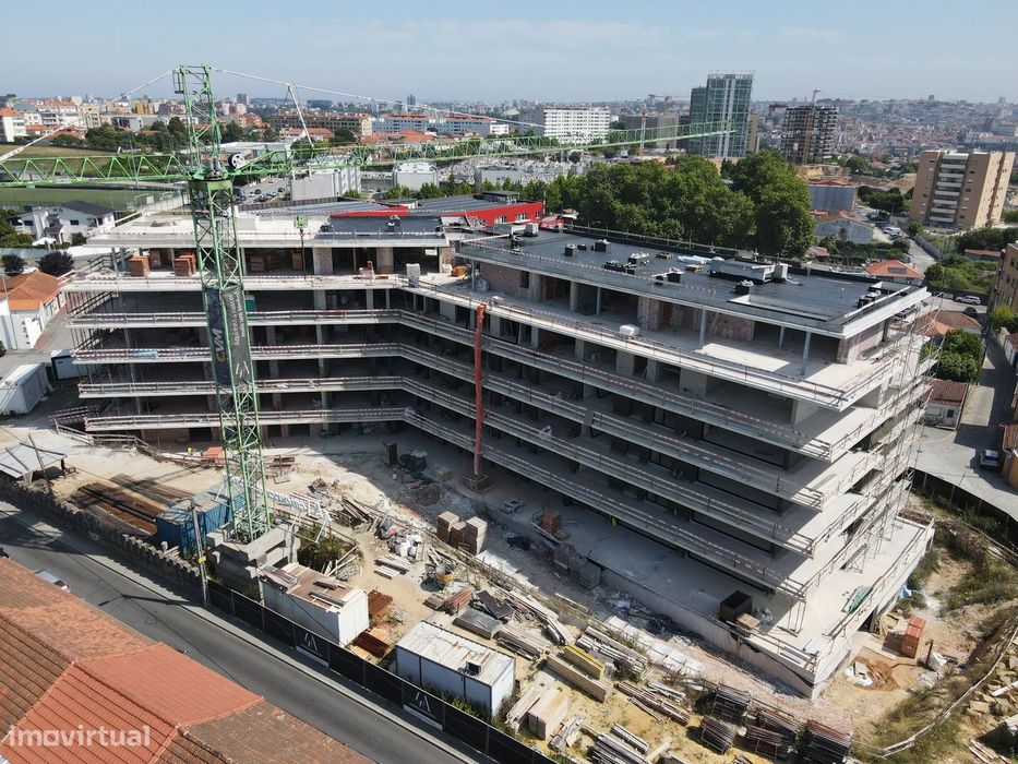 Apartamento T2 Novo c/ Lugar de Garagem e Arrumos LINHA RUBI