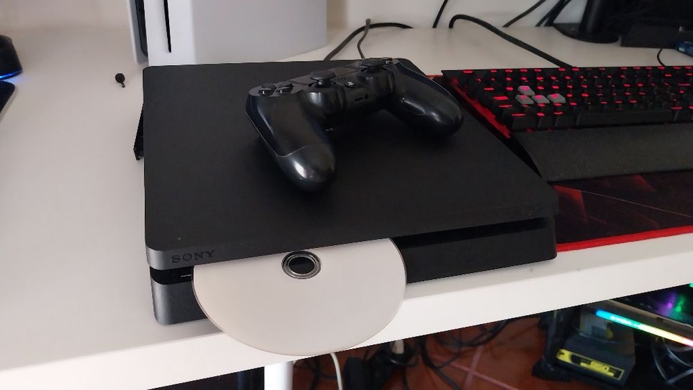 Ps4 Slim Desbloqueada, FC 26, God Of War Rangnarok e outros