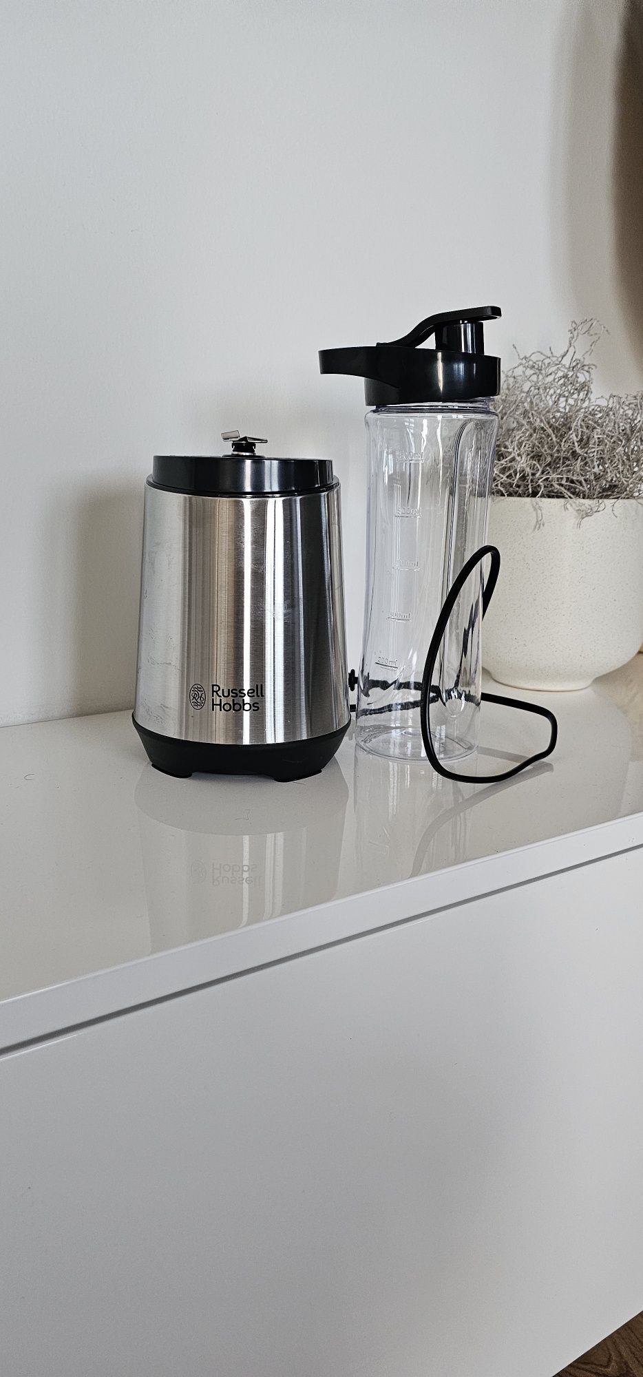 Nowy blender kilichowy z butelka Russell Hobbs