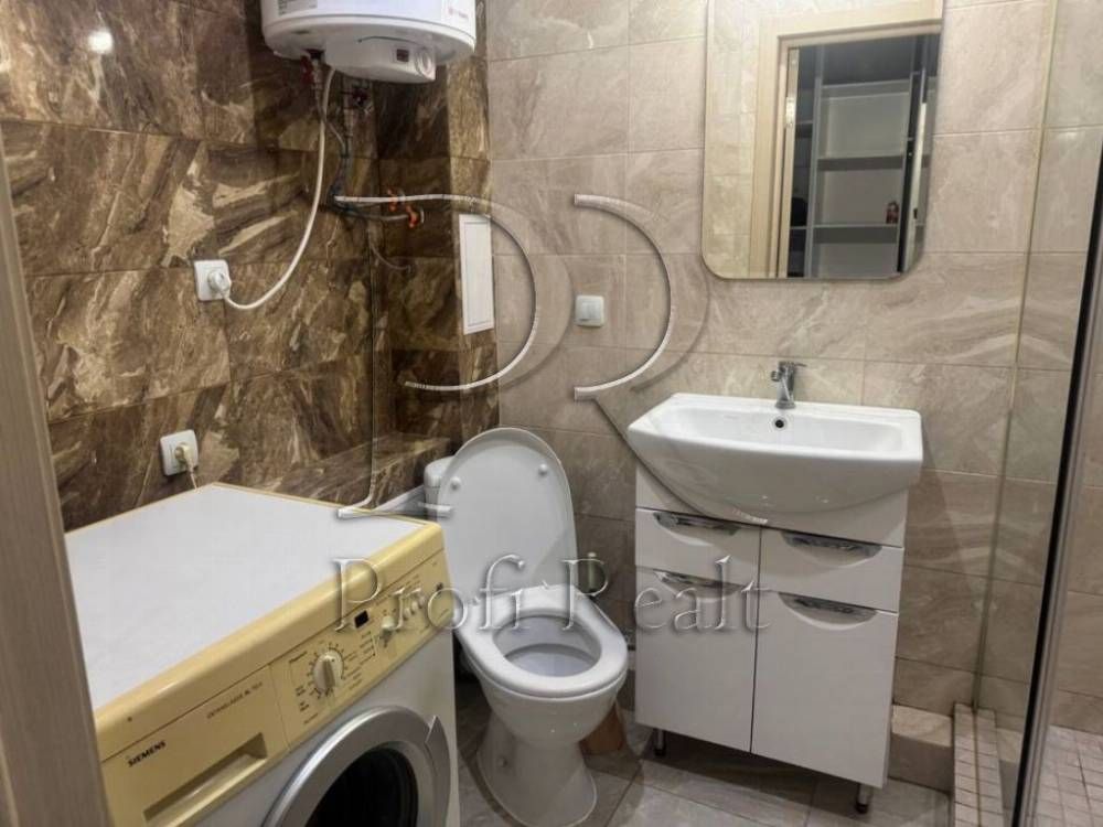 Продаж 1 кімнатної квартири з терассою ЖК Каховська/метро Лівобережна