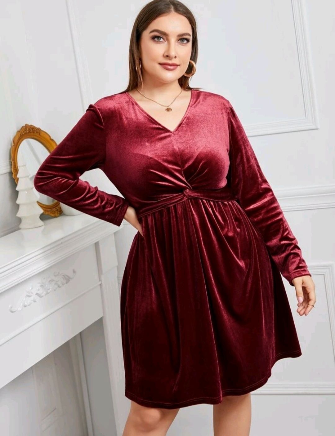 Czerwona welurowa sukienka SHEIN r. 46