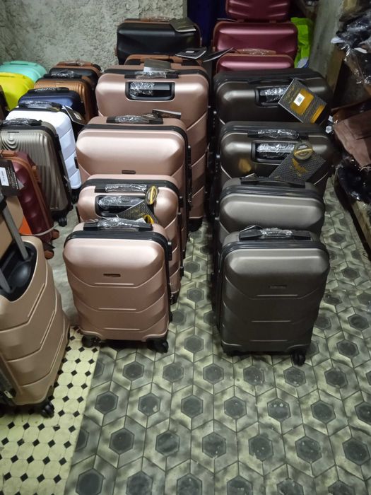 Walizki kabinowe z wingsa na 4 kołach z abs podróżne