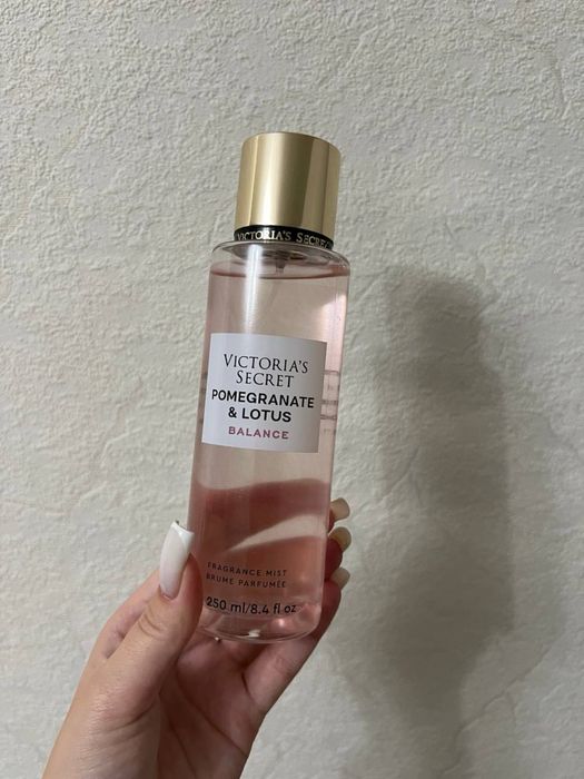 Спрей Victoria’s Secret Pomegranate Lotus- свіжий фруктово-квітковий а
