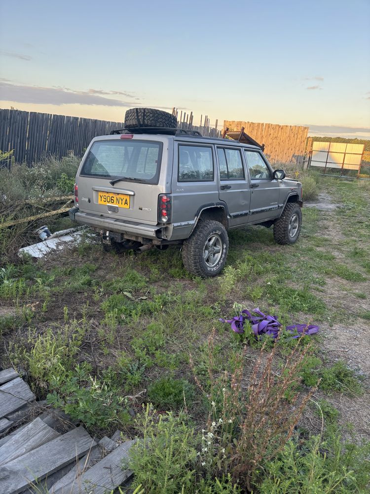Jeep cherokee XJ 2000року 4.0 розборка