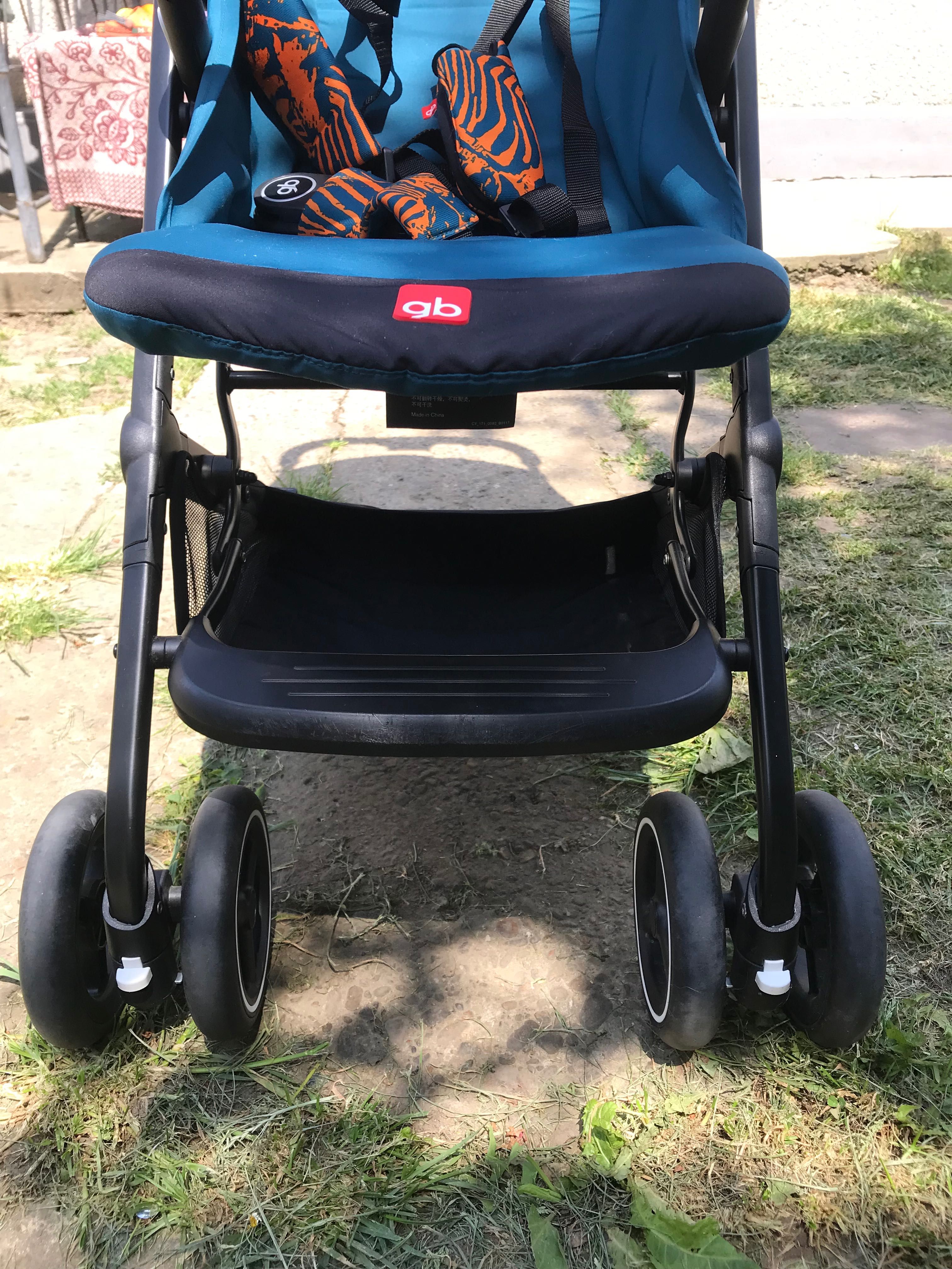 Дитяча коляска для прогулки