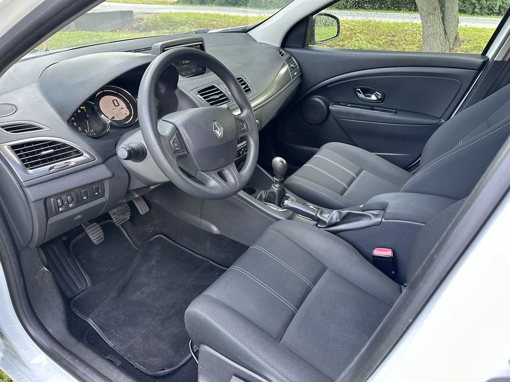 Renault megane kombi benzyna 2015 stan bdb navi klima ledy tempomat