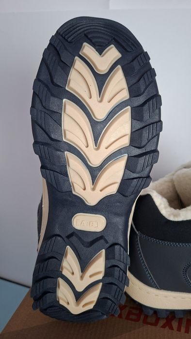 Śniegowce nowe w modnym kolorze rozmiar 43