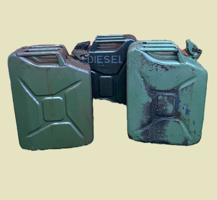 Jerricans antigos, estilo militar 20lts e 10 litros