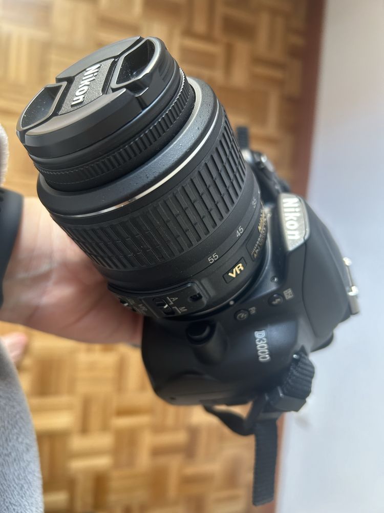 Nikon D3000 + lente 18-55mm