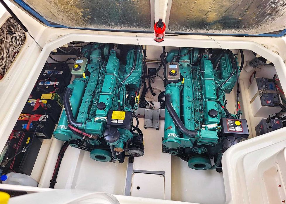 Jacht motorowy Sealine fly33, 400 KM diesel, 2 kabiny sypialne