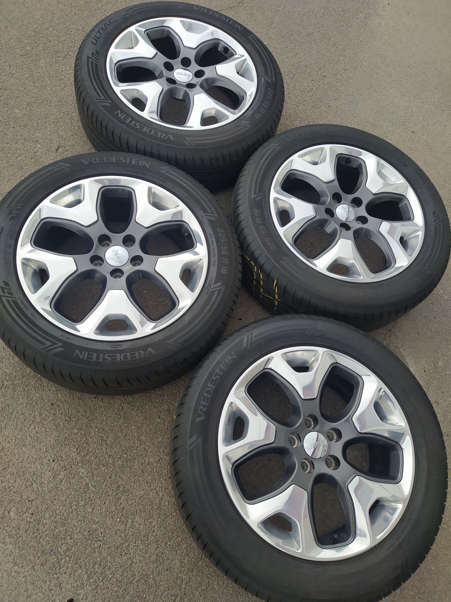 Диски JEEP Compass Renegade 18(5*110)+225/55/18 Vredestein шини літні