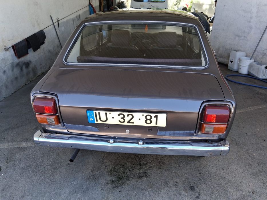 Datsun 100a de 4 portas