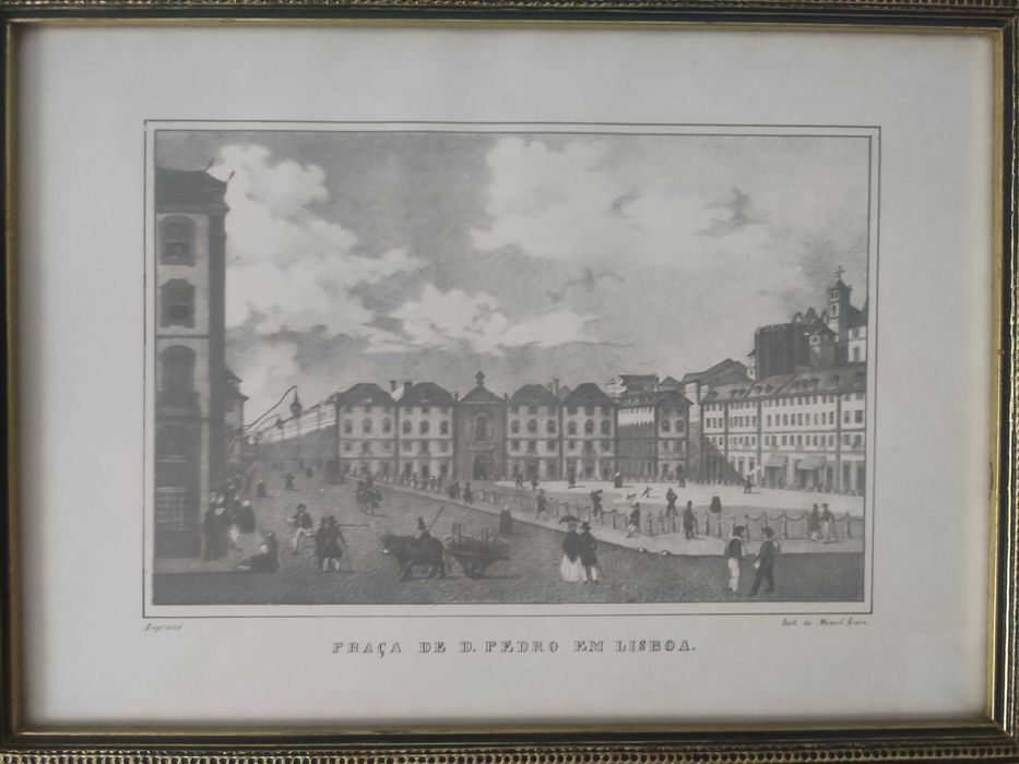 Quadro com gravura a preto e branco moldura dourada