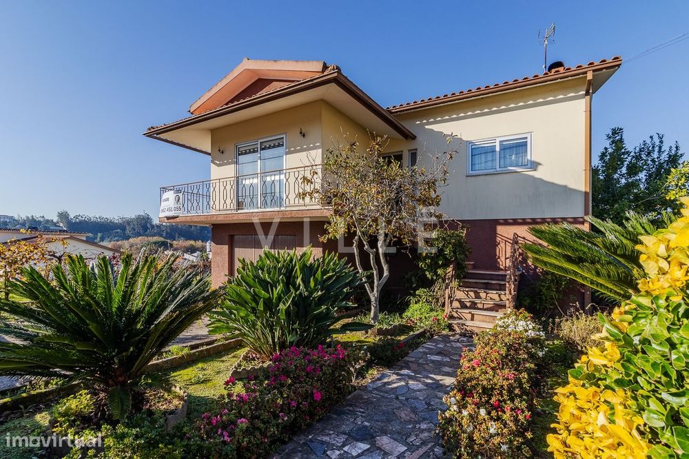 Moradia T4 com quintal