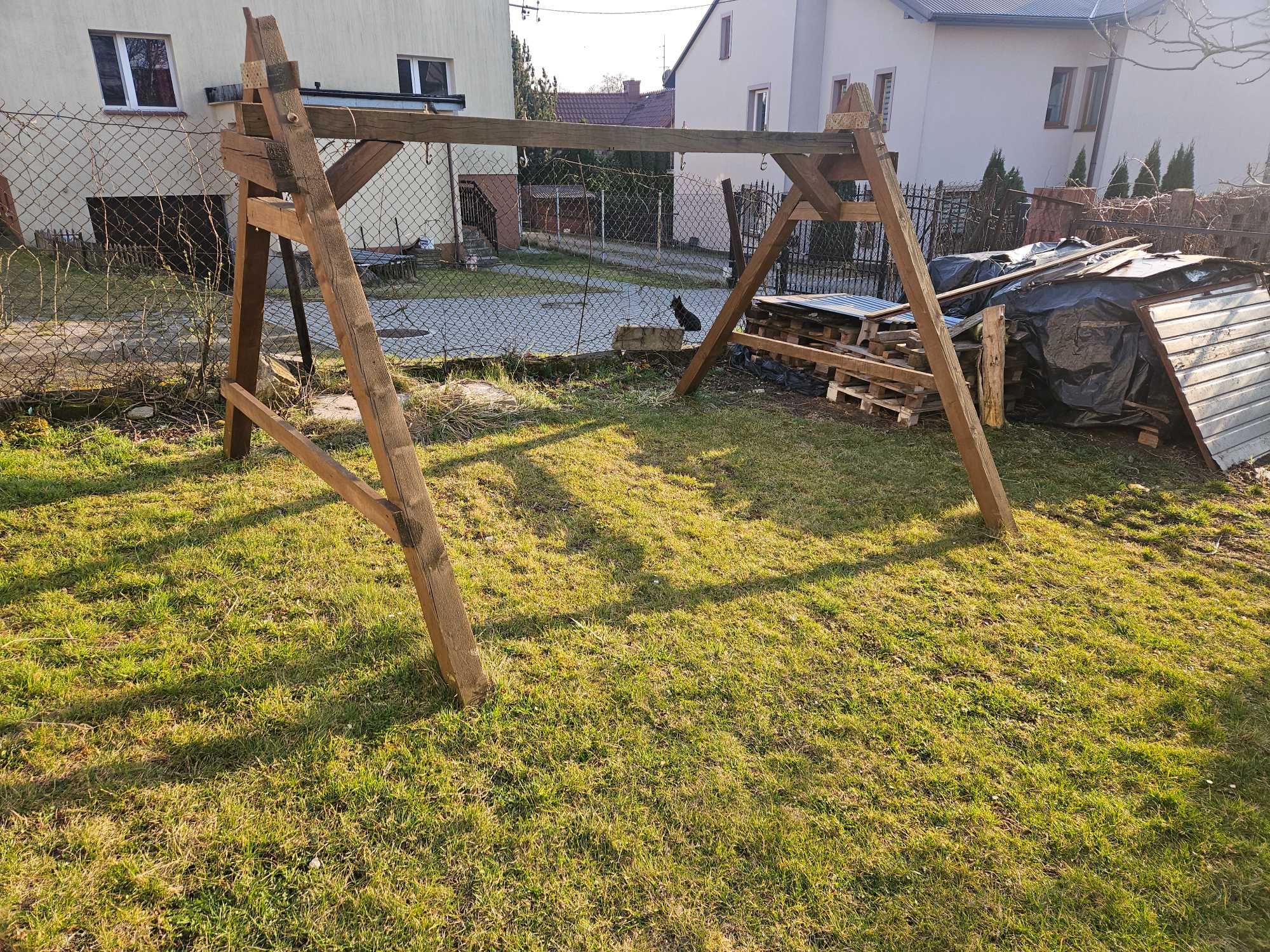 Domek ze zjeżdzalnią dla dzieci
