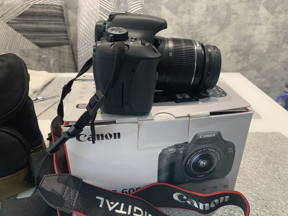 Canon EOS 600D EF-S 18-55 DC-III Kit як новий