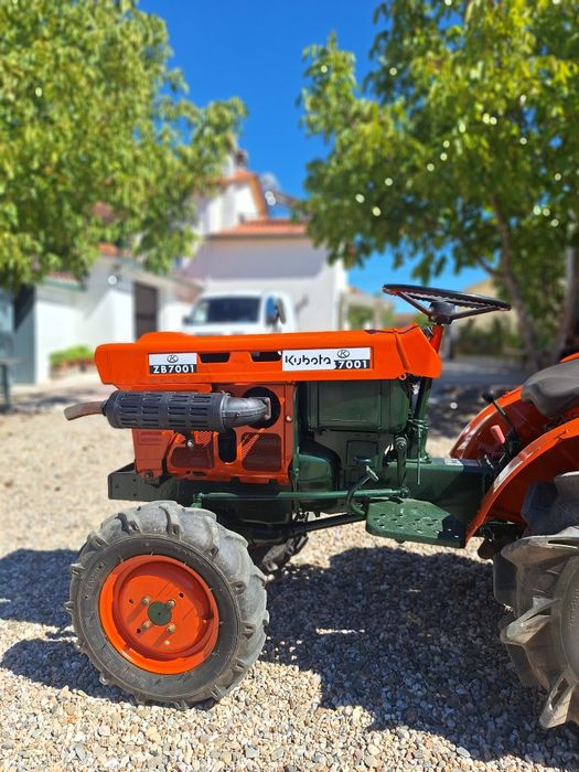 Trator Kubota 7001