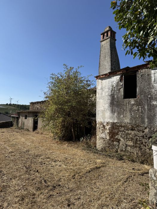 Casas para reconstrução + terreno