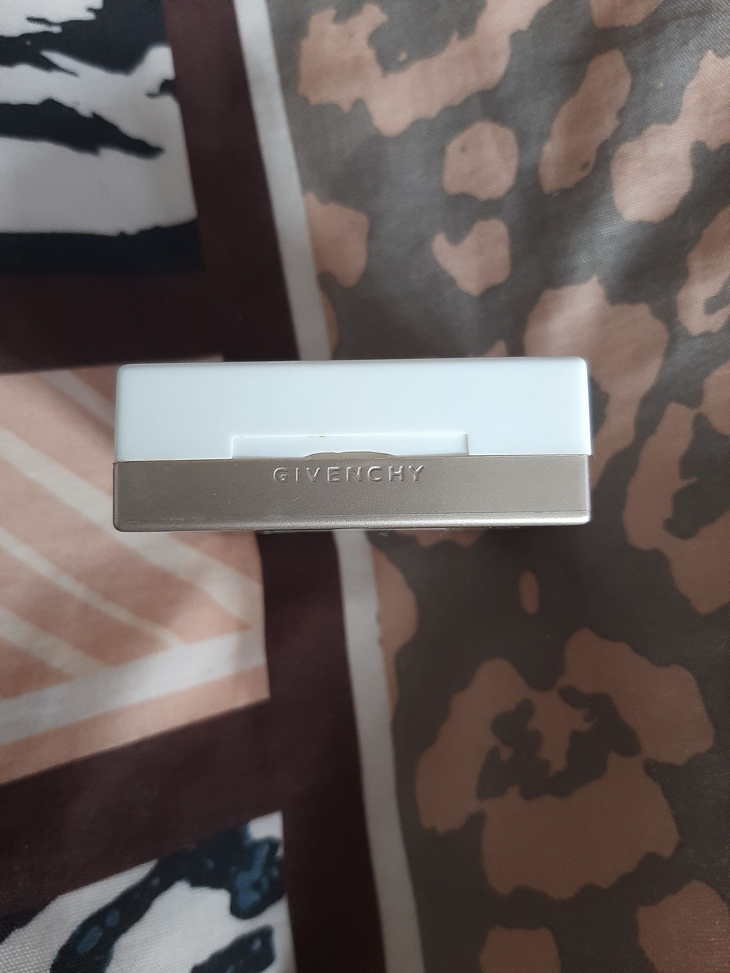 Puder prasowany Givenchy