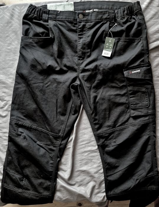 Calças de ganga de trabalho novas multibolsos
preço 14eur
De ganga ela