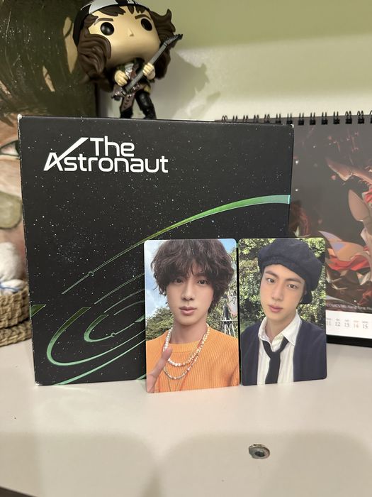 Альбом БТС CD Jin (BTS) The Astronaut з двома картами