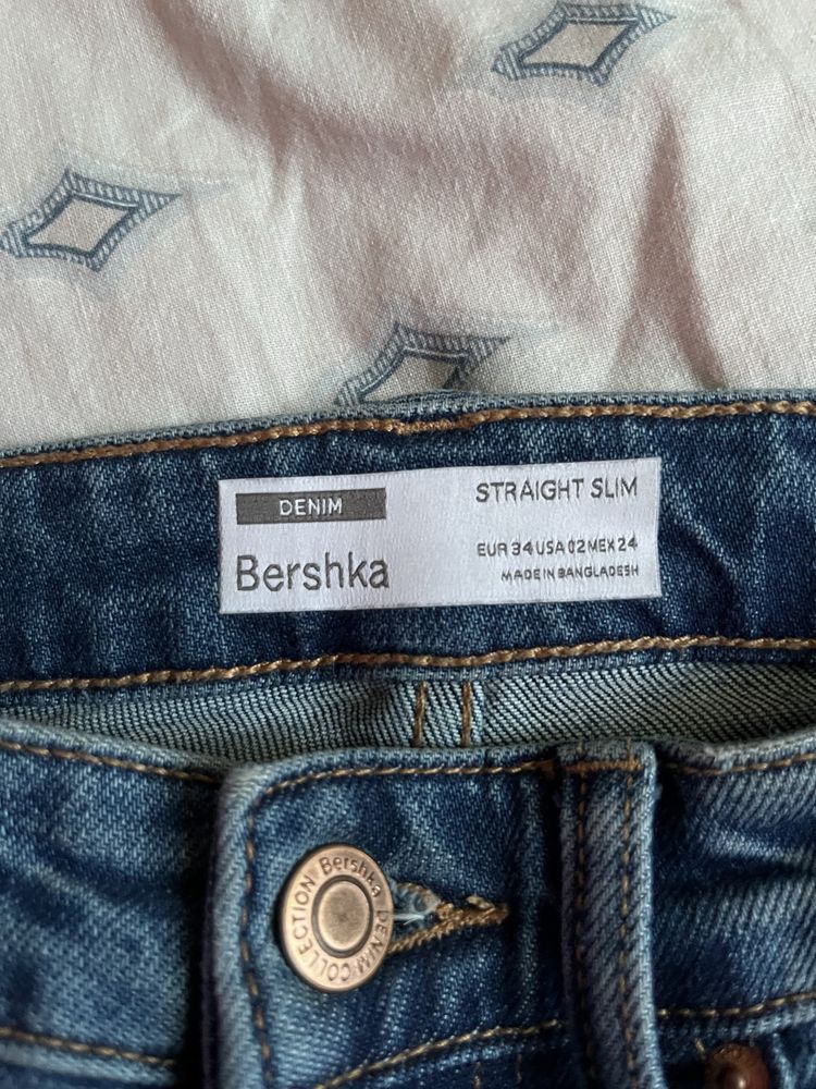 джинси Bershka