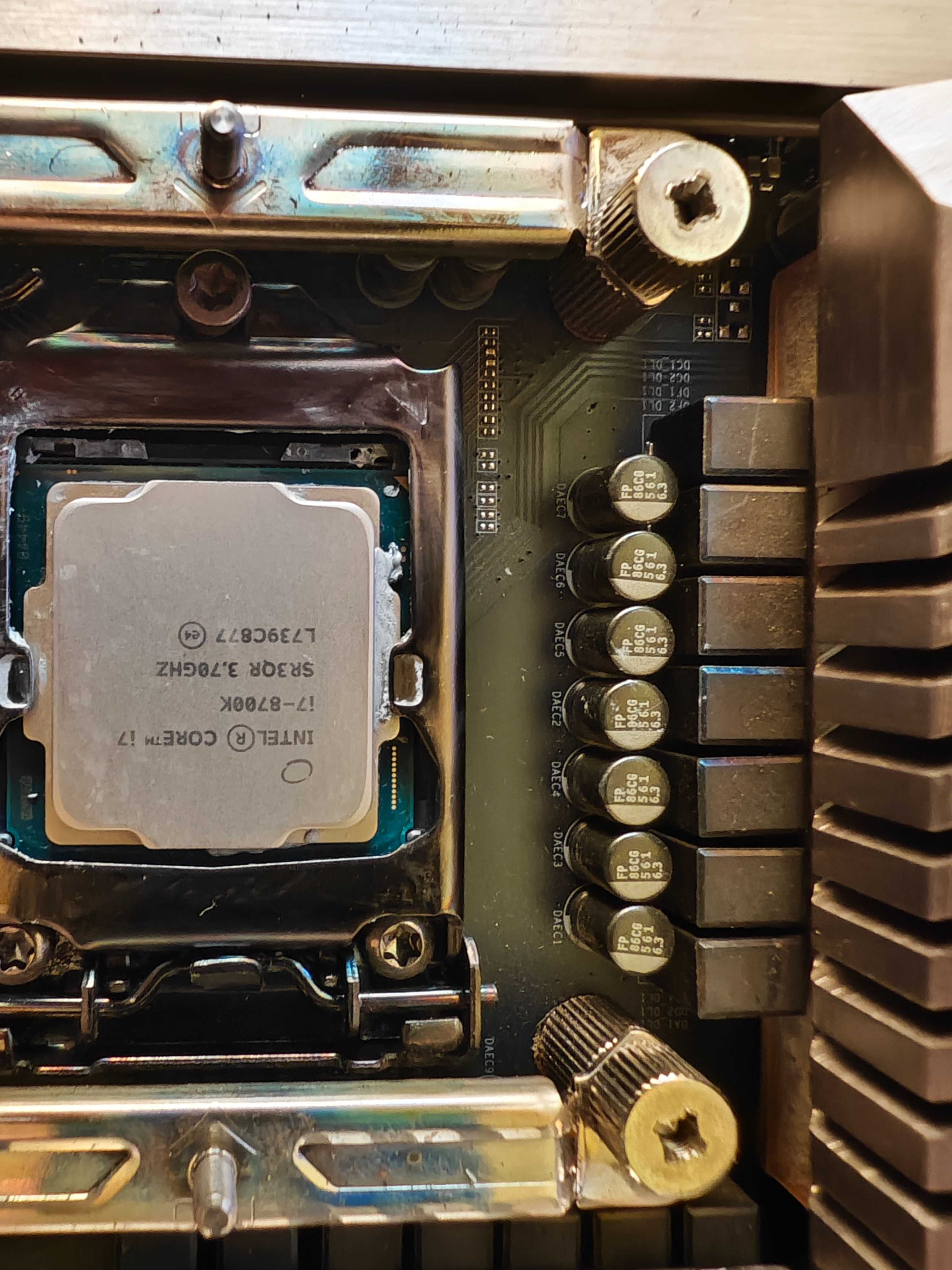 Gigabyte z390 aorus master + i7 8700k + 32gb 3200mhz + zasilacz