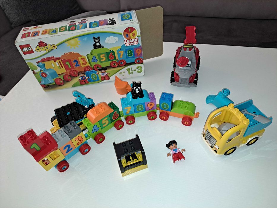 Zestaw LEGO Duplo - pociąg z cyferkami + samochodzik z psiego patrolu