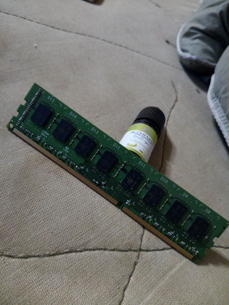 Продам плашку оперативной памяти DDR3 4GB