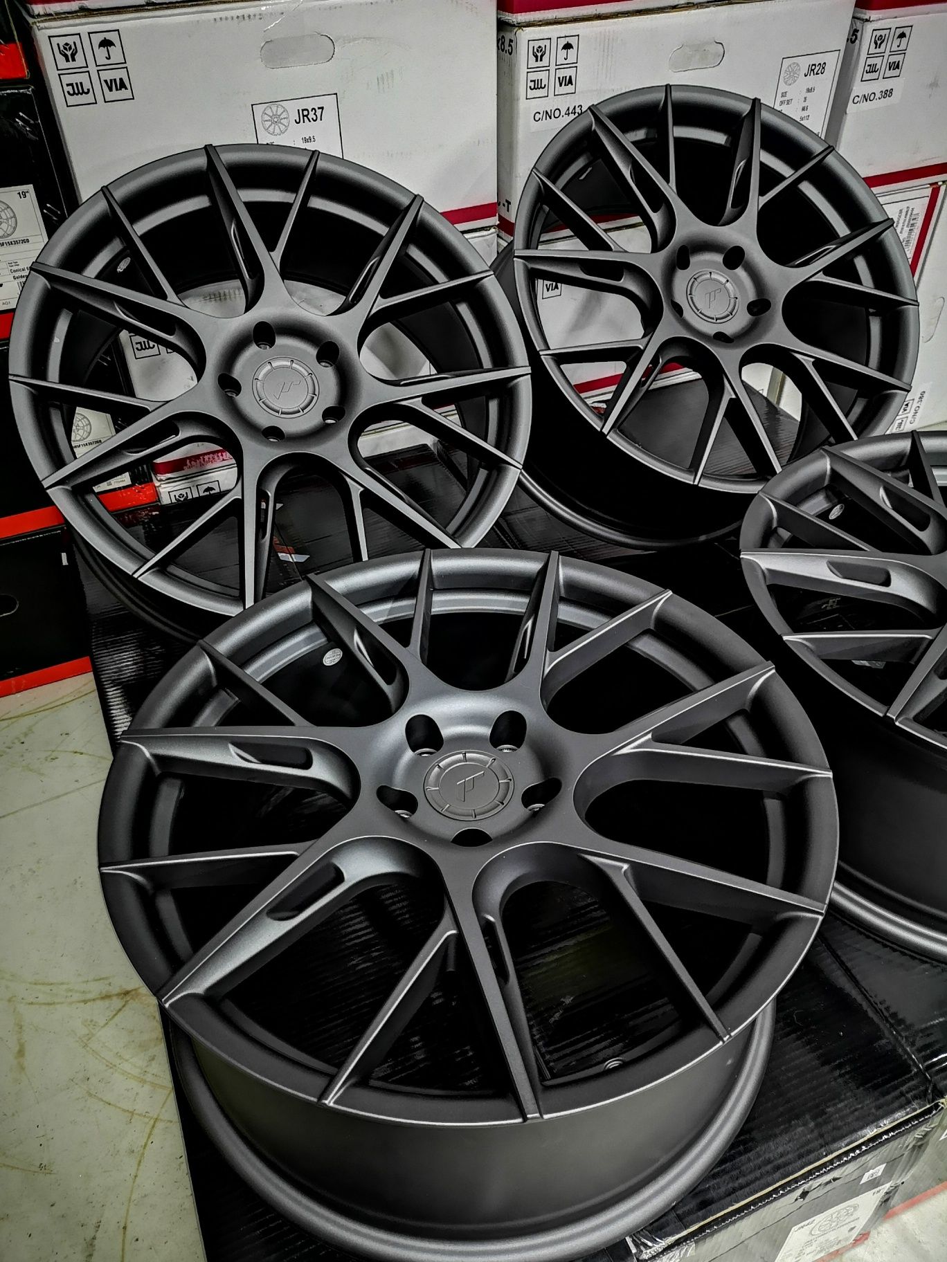 Lekkie Japan Racing JR42 19x8,5 ET45 5x112 Leon FR Cupra Audi A3 Golf