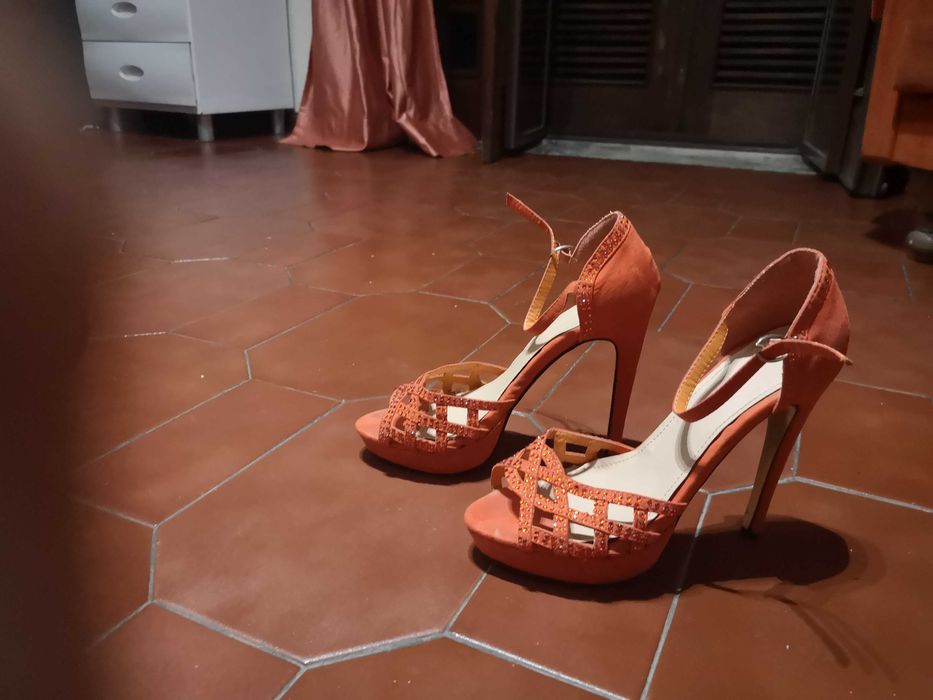 Vendo sandálias salmão laranja