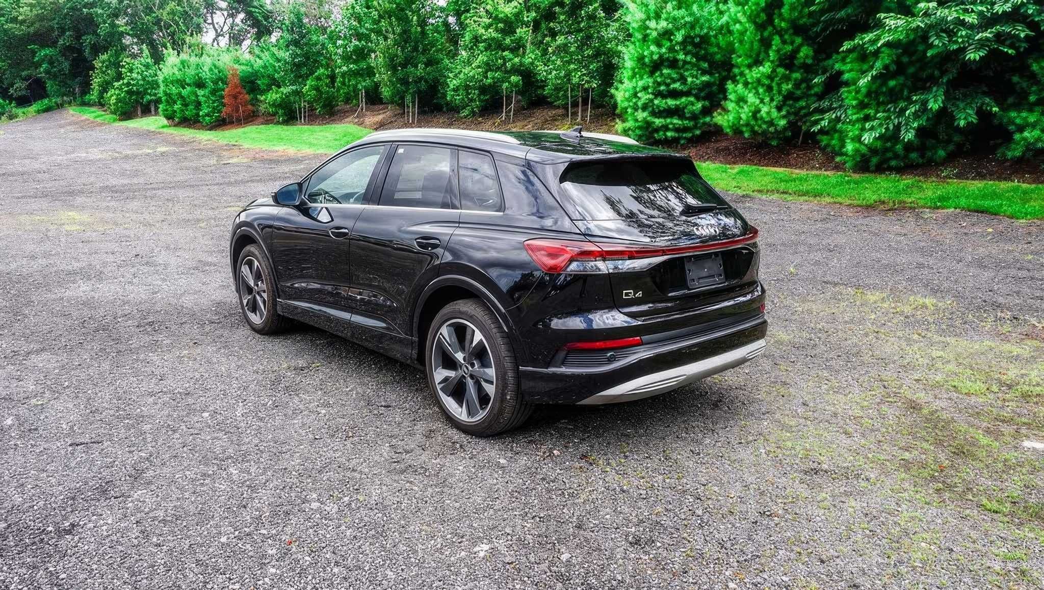 2022  Audi Q4 55