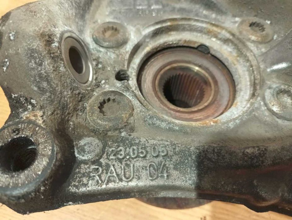 Zwrotnica piasta czujnik przód przednia prawa VW Passat CC B6 B7