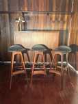 Bar pau santo e 3 bancos dinarqueses
